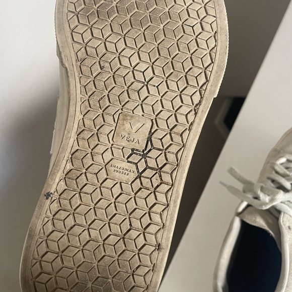 Veja Off-White Casual Sneakers with Dr. Scholl’s Inserts - Picture 7 of 7